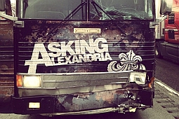 Asking Alexandria попали в аварию